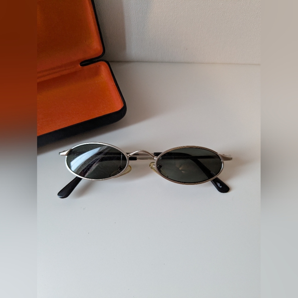 Dutz Designer Oval Lenses Silver Frame Thin Sunglasses